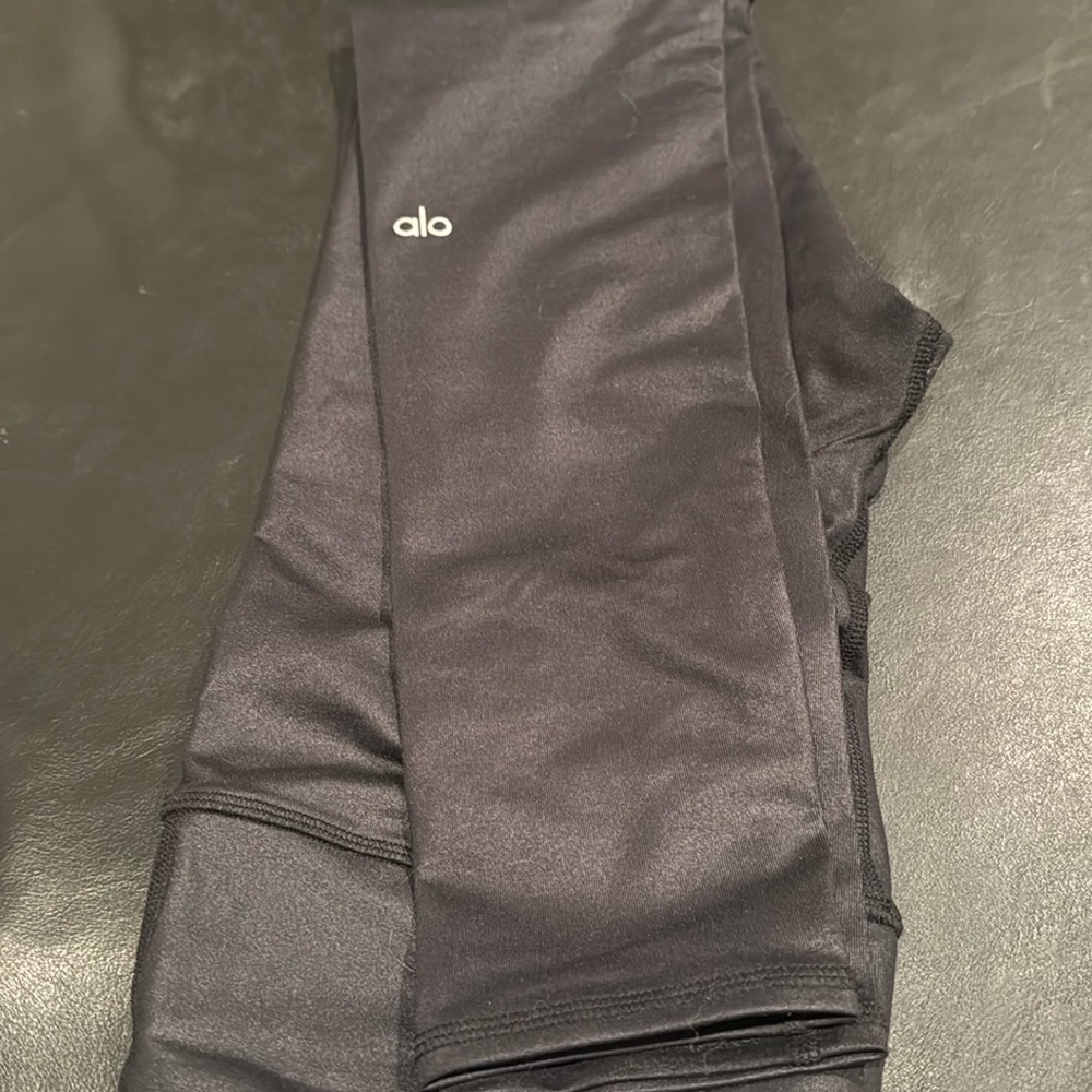 Shiny black leggings